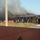 На севере Астраханской области пожар на территории неработающего консервного завода тушат пожарным поездом