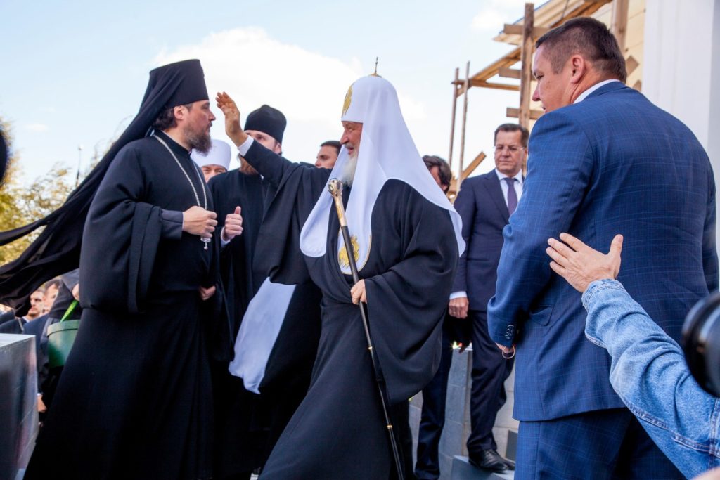 Патриарх Кирилл прилетел в Астраханскую область и приземлился на военном аэродроме