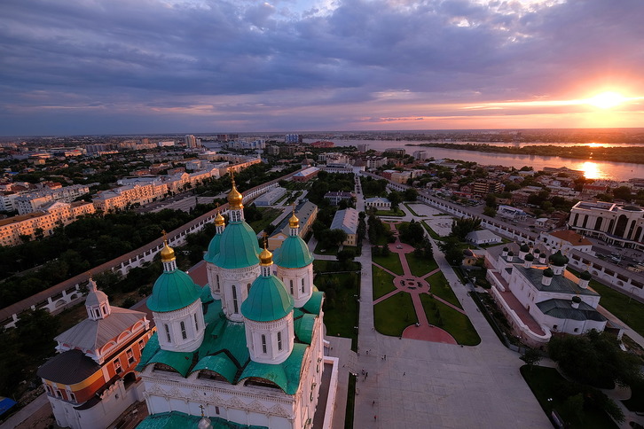 В астраханском театре открылась выставка фотохудожника Александра Корноухова