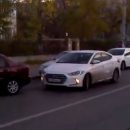 В Астрахани сняли на видео горе-парковщика