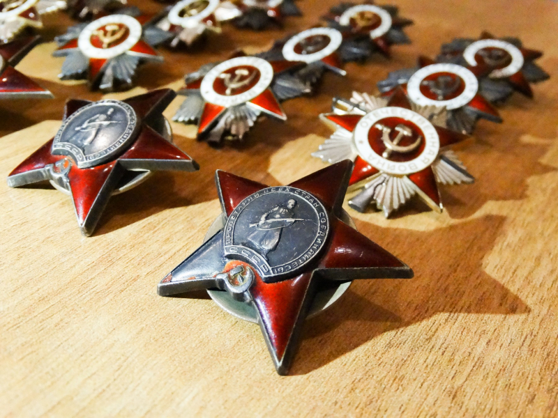 Полиция нашла у коллекционера из Астрахани больше тысячи экземпляров оружия, боеприпасов, орденов и предметов старины