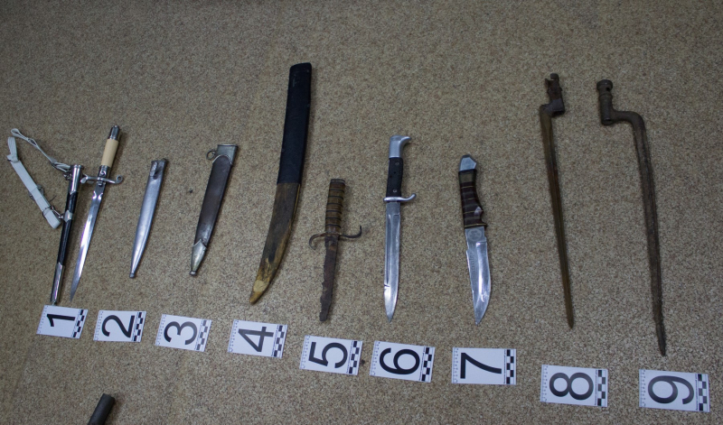 Полиция нашла у коллекционера из Астрахани больше тысячи экземпляров оружия, боеприпасов, орденов и предметов старины