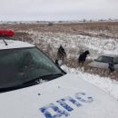 На видео попало, как астраханские полицейские помогают водителям, попавшим в беду в снегопад