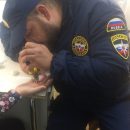 Астраханские спасатели показали, как помогли девушке снять тесное кольцо