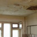 В Астраханском общежитии обвалился потолок
