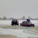 В Астрахани на видео попало спасение «Жигулей» из реки
