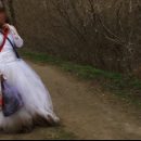 В Астраханской области на мосту сфотографировали странную невесту