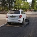 В Астрахани при ремонте дороги оставили островок под припаркованной машиной