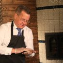 Астраханский губернатор поделился рецептом семейного рыбного «супа с катышками»