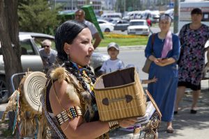 На улицах Астрахани обнаружили индейцев