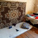 Полиция в Астрахани нашла трех детей в грязной квартире без еды