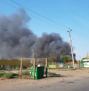 В Астрахани в частном секторе – крупный пожар