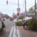 В Астрахани ёлки заполняют тротуары
