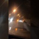 В Астрахани сняли на видео мужчину, катающегося на крыше авто