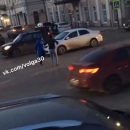 В Астрахани сняли на видео танцующих лезгинку на проезжей части