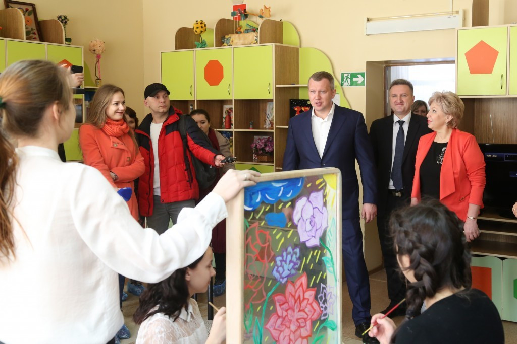 Сергей Морозов поручил отремонтировать в Ленинском районе Астрахани детские учреждения