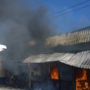 В Астрахани МЧС опубликовало фото и видео с тушения пожара на рынке «Маяк»