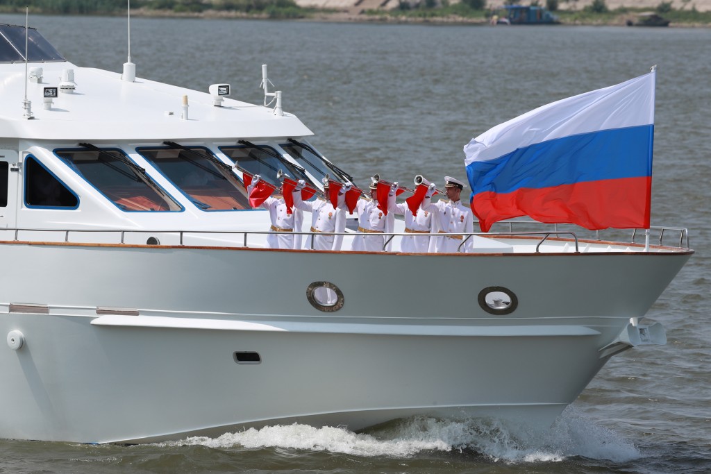 Глава Астраханской области принял участие в праздновании Дня Военно-Морского Флот
