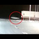 Появилось видео момента столкновения легковушки с грузовиком на трассе в Астрахани