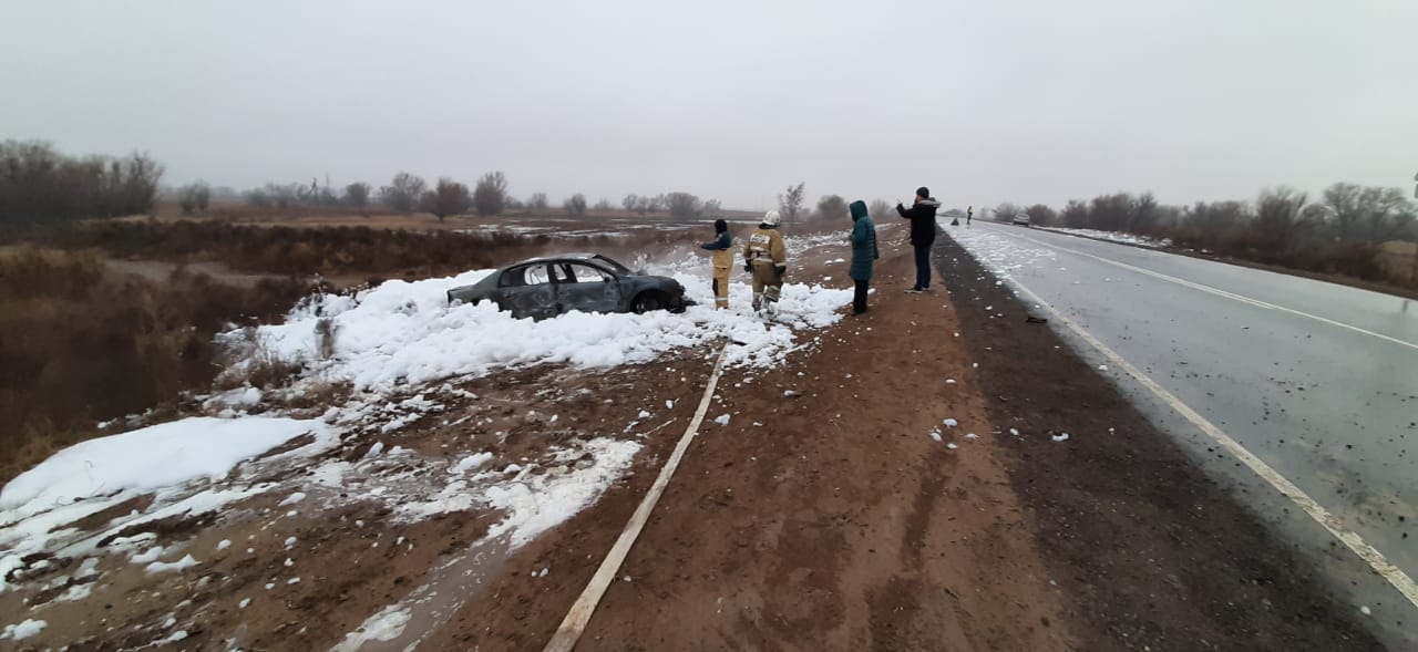 Две легковых столкнулись под Астраханью: погибла девушка, четыре человек в больнице