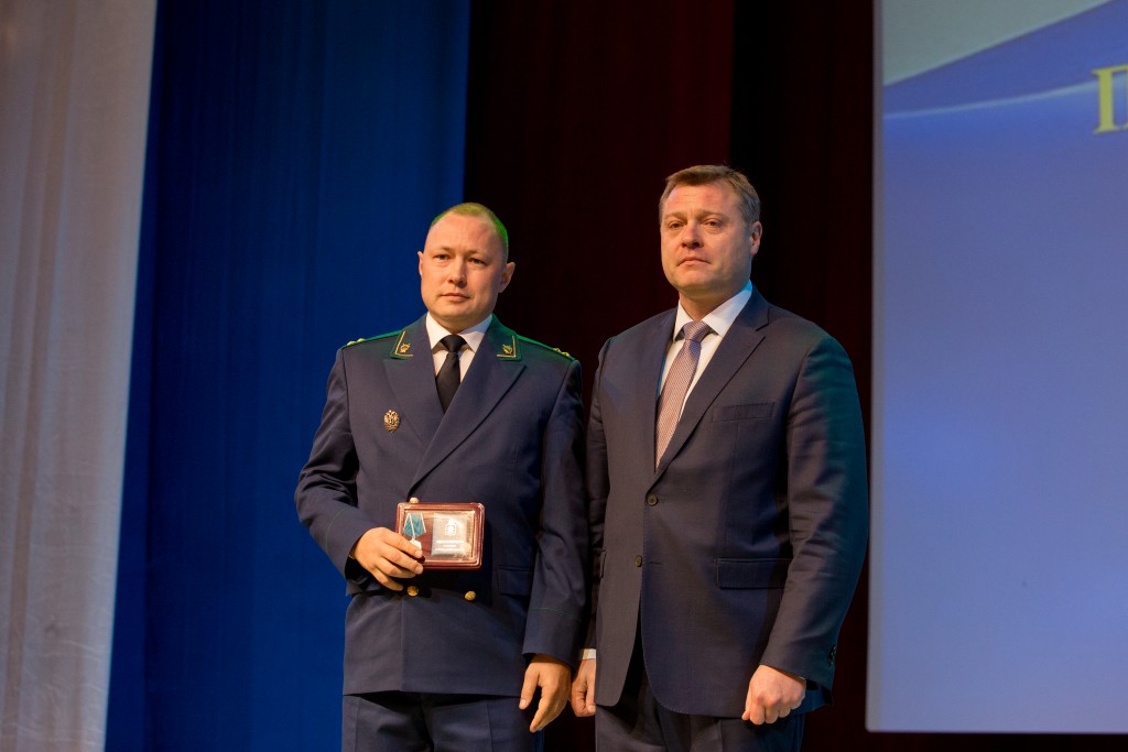 Астраханский губернатор вручил награды сотрудникам прокуратуры