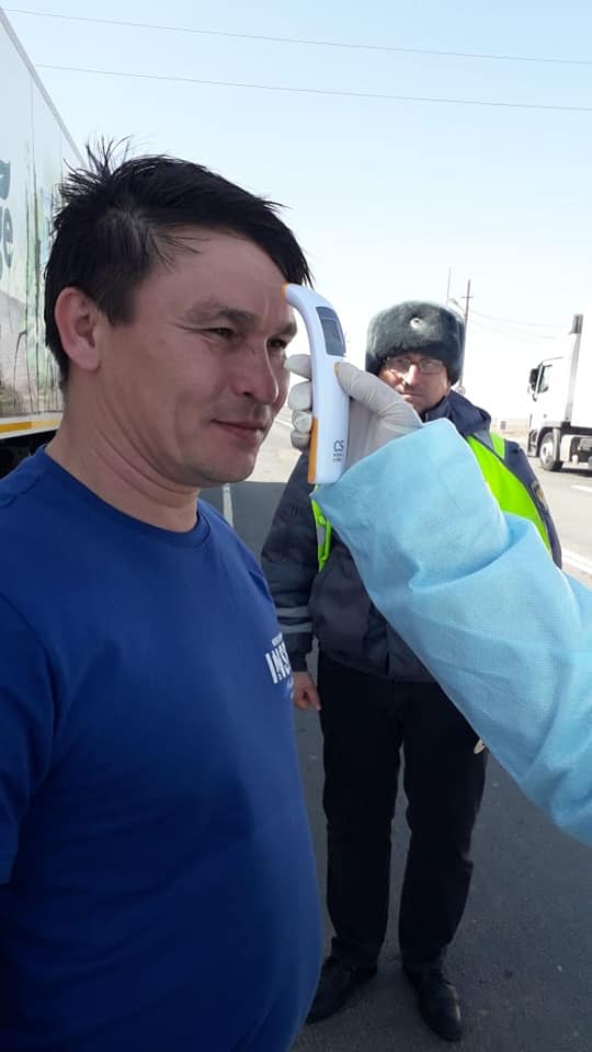 На подъездах к Астрахани патрули измеряют температуру приезжих