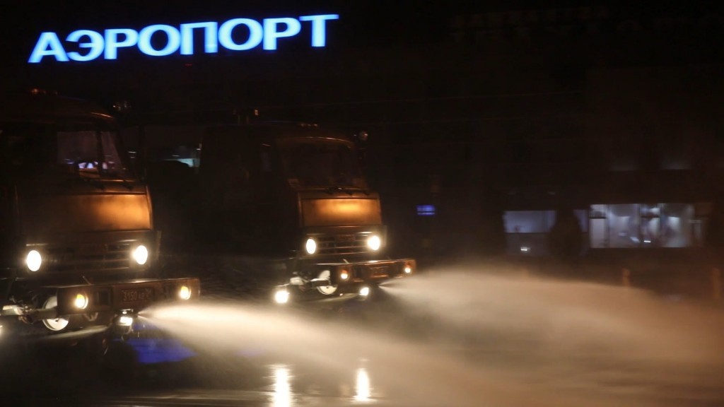 Ночью в Астрахани военные продезинфицировали аэропорт, рынок и еще одну больницу