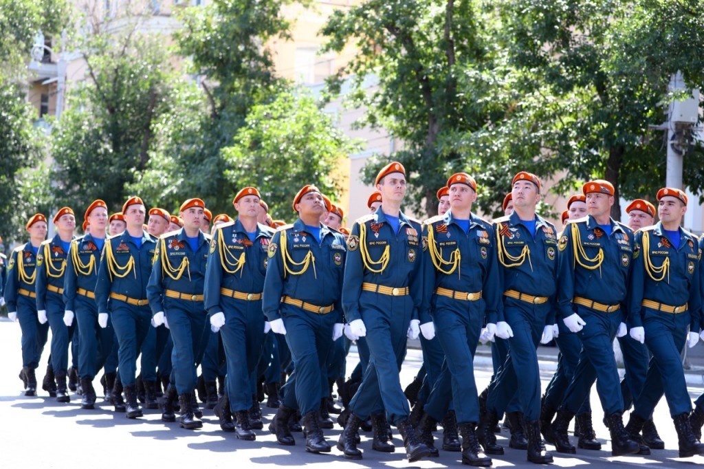 В Астрахани состоялось торжественное построение войск гарнизона в честь 75-летия Победы